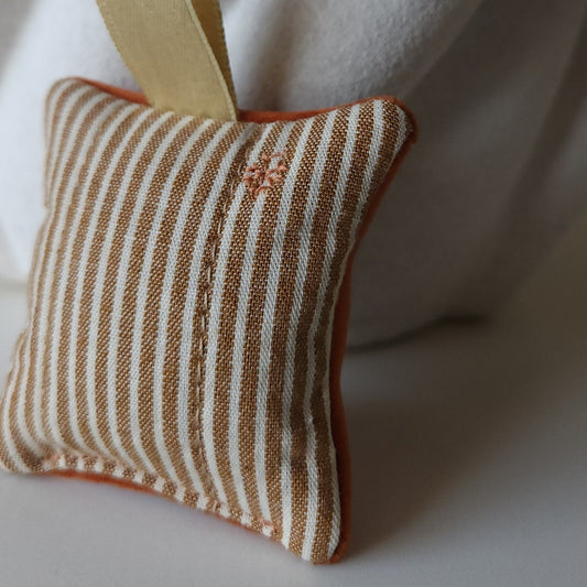 Mini Coussin décoratif Paris - Rayures miel Chez Marlène