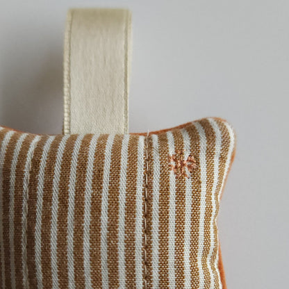 Mini Coussin décoratif Paris - Rayures miel Chez Marlène